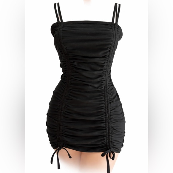 Elegant Black Ruched bodycon mini dress - Picture 2 of 3